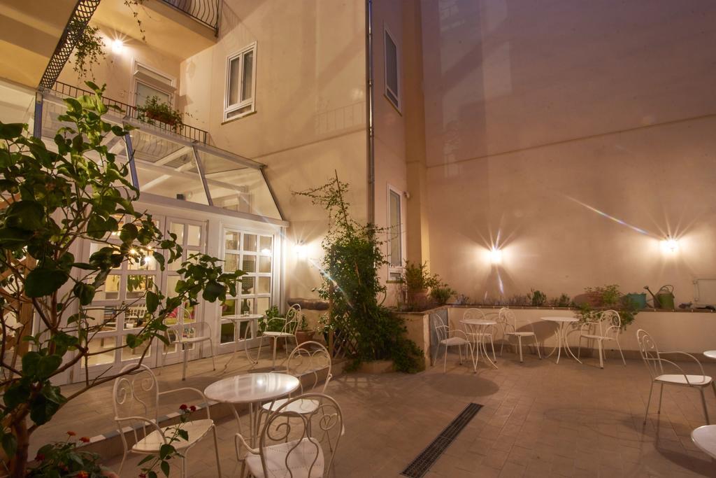 Cas'E Charming House Hotel Caserta Bagian luar foto