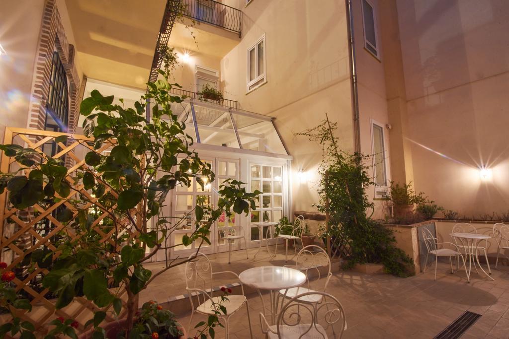 Cas'E Charming House Hotel Caserta Bagian luar foto