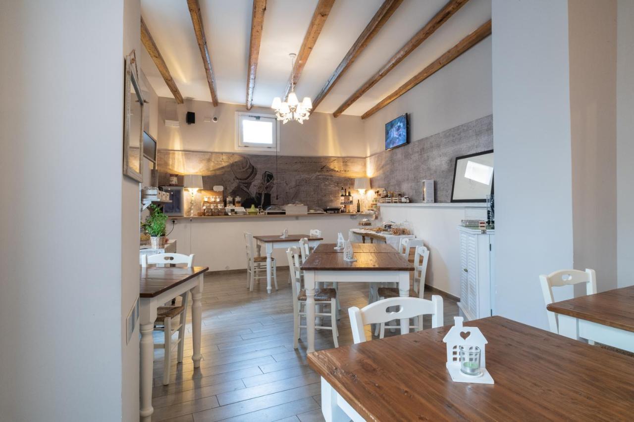 Cas'E Charming House Hotel Caserta Bagian luar foto