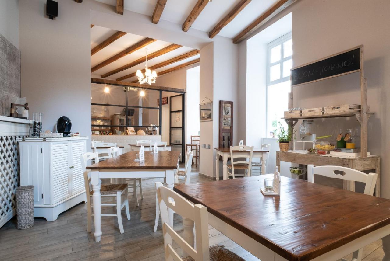 Cas'E Charming House Hotel Caserta Bagian luar foto