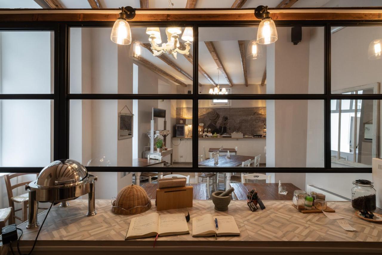 Cas'E Charming House Hotel Caserta Bagian luar foto