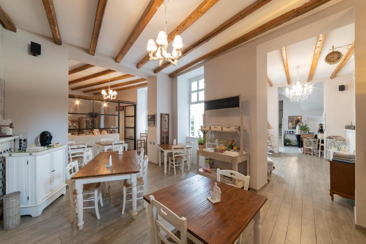 Cas'E Charming House Hotel Caserta Bagian luar foto