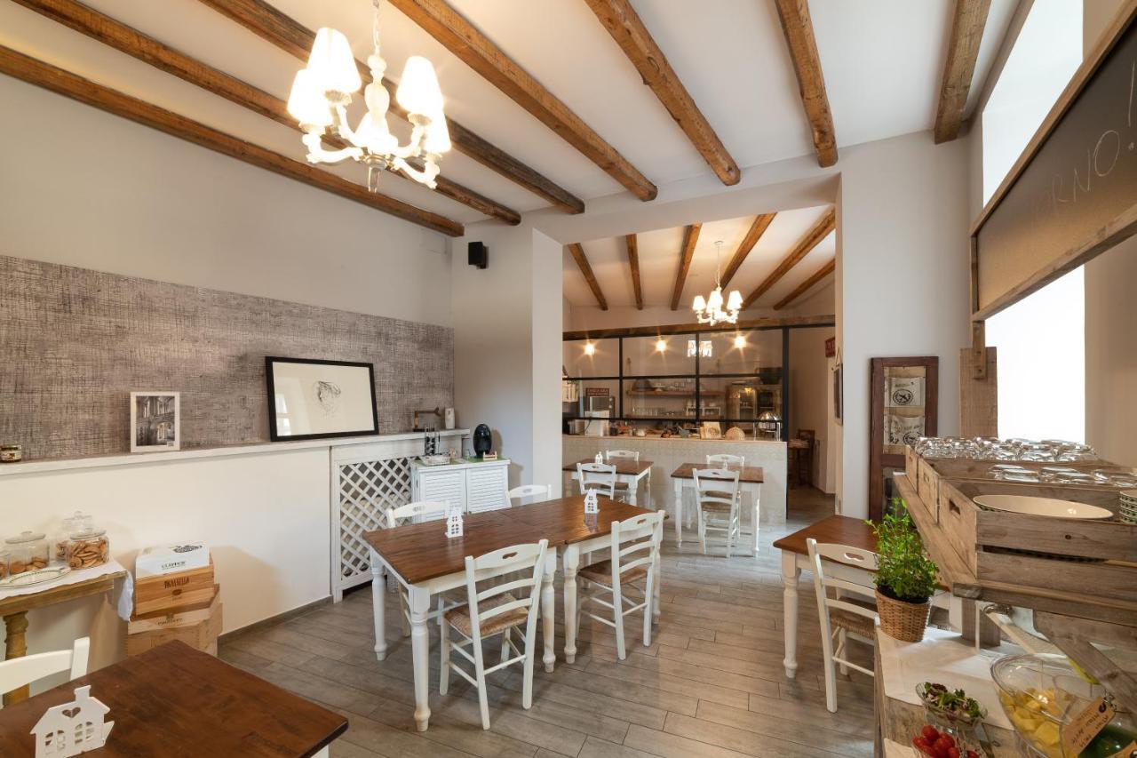 Cas'E Charming House Hotel Caserta Bagian luar foto