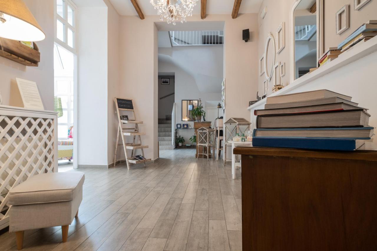 Cas'E Charming House Hotel Caserta Bagian luar foto