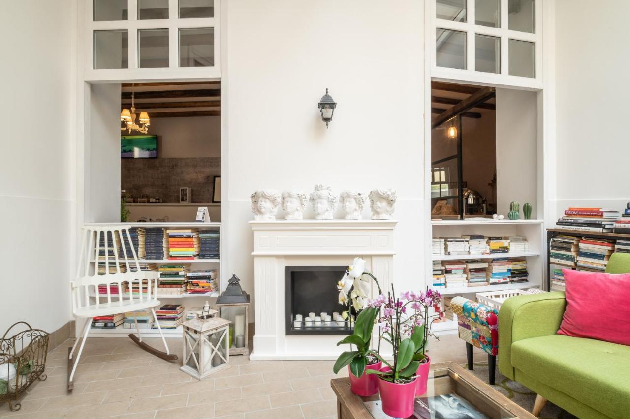 Cas'E Charming House Hotel Caserta Bagian luar foto