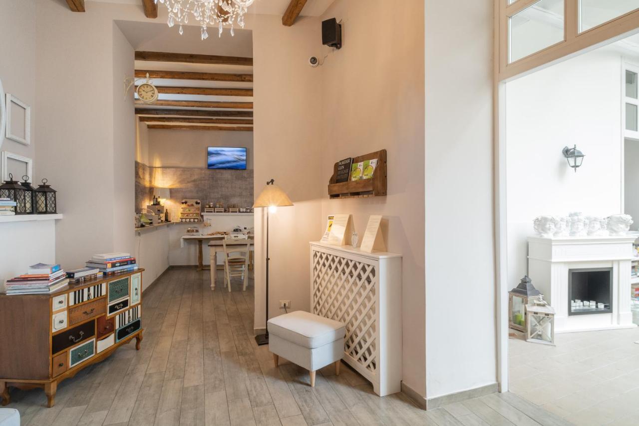 Cas'E Charming House Hotel Caserta Bagian luar foto