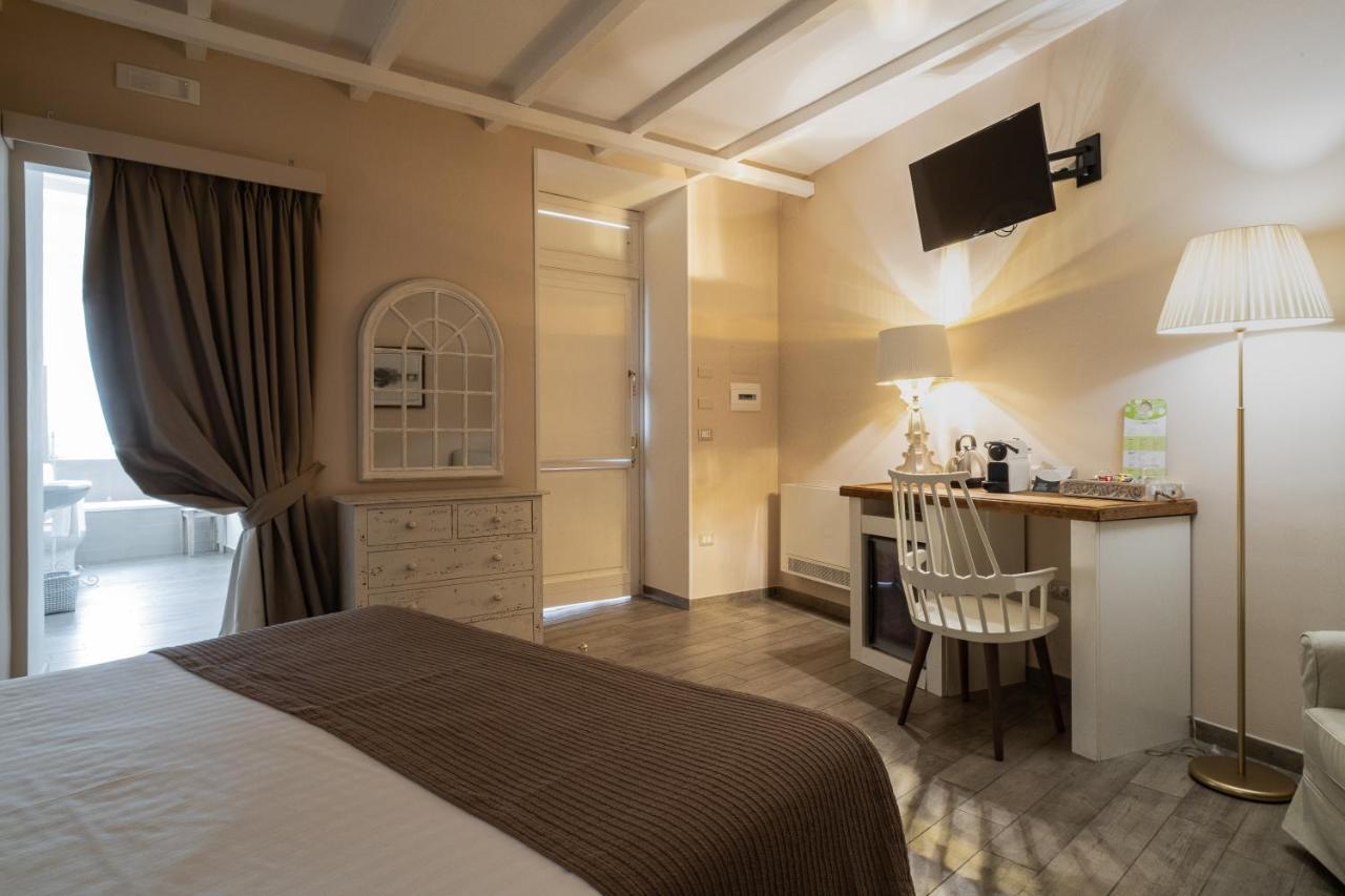 Cas'E Charming House Hotel Caserta Bagian luar foto