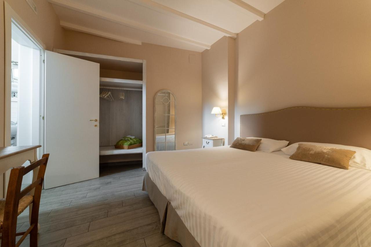 Cas'E Charming House Hotel Caserta Bagian luar foto