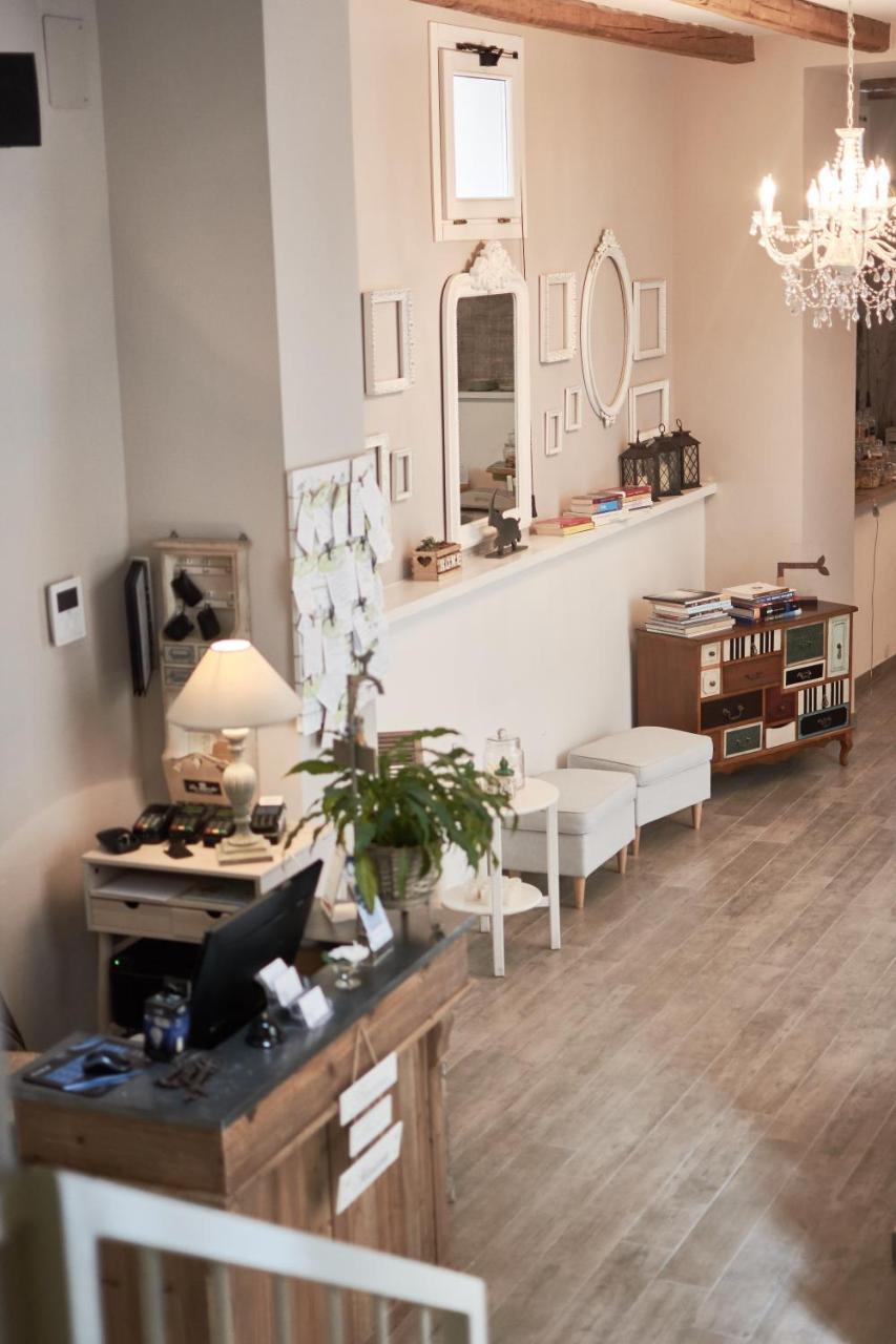 Cas'E Charming House Hotel Caserta Bagian luar foto