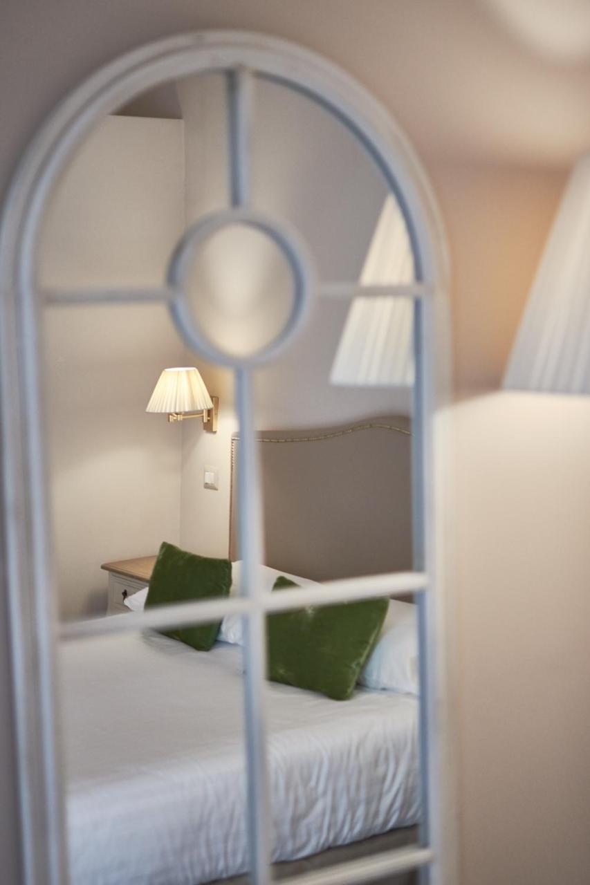 Cas'E Charming House Hotel Caserta Bagian luar foto