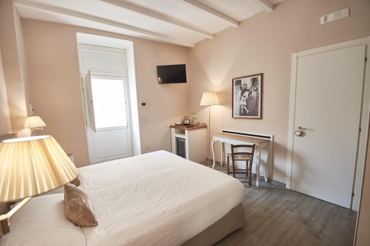 Cas'E Charming House Hotel Caserta Bagian luar foto