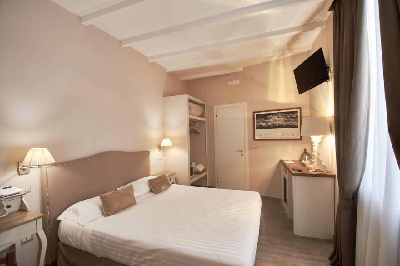 Cas'E Charming House Hotel Caserta Bagian luar foto