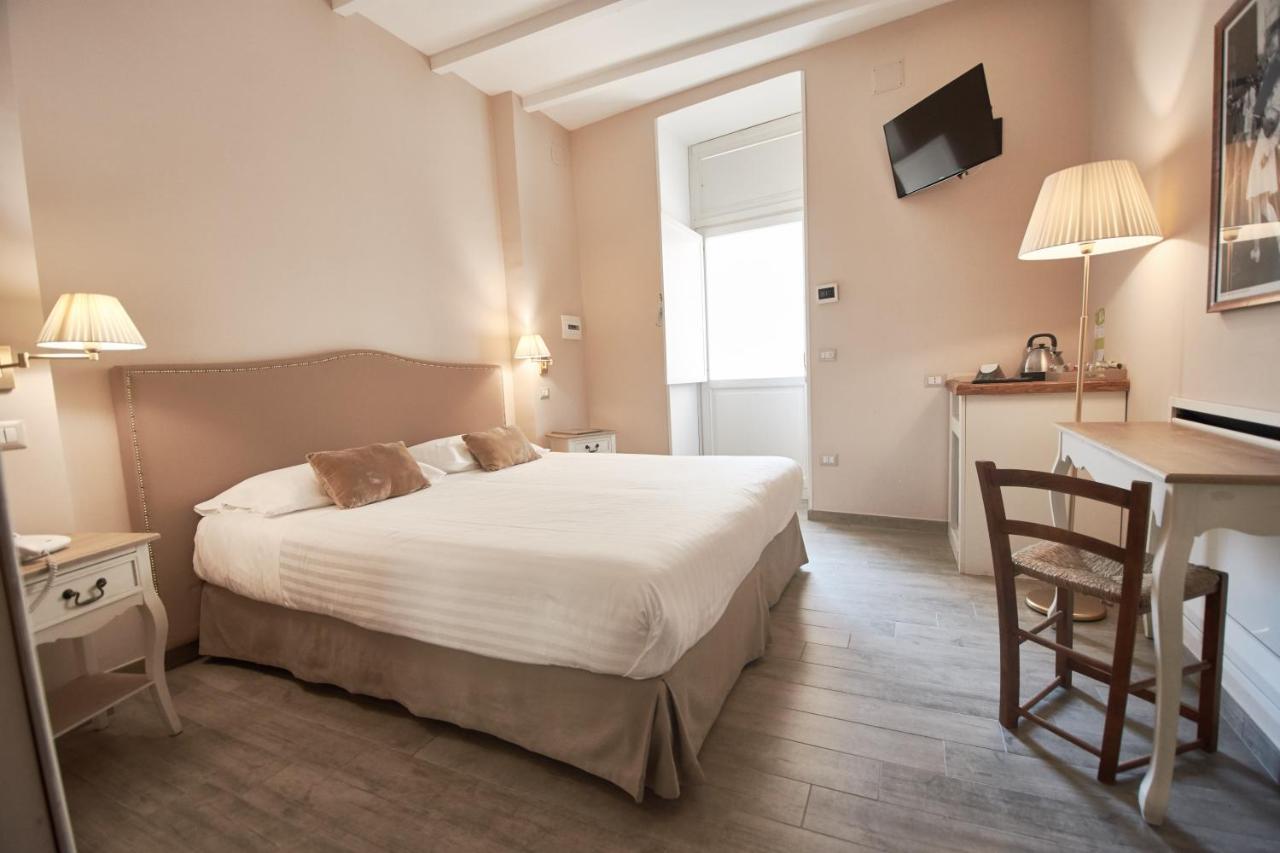 Cas'E Charming House Hotel Caserta Bagian luar foto