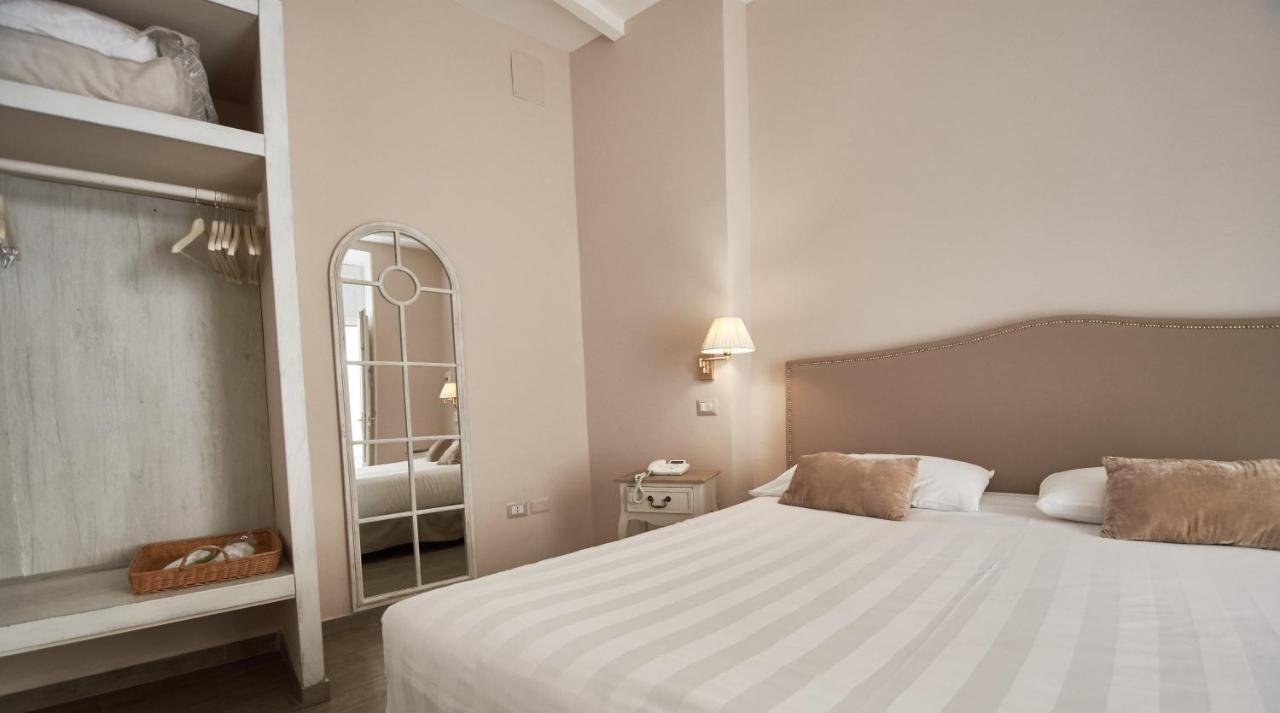 Cas'E Charming House Hotel Caserta Bagian luar foto